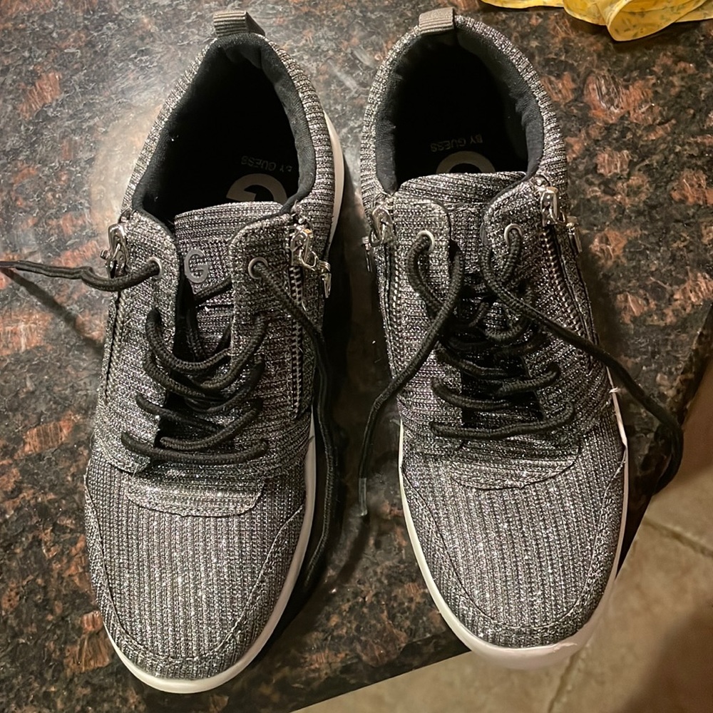 GUESS SNEAKERS